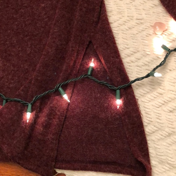 Long burgundy sweater with long sleeves - Picture 2 of 3